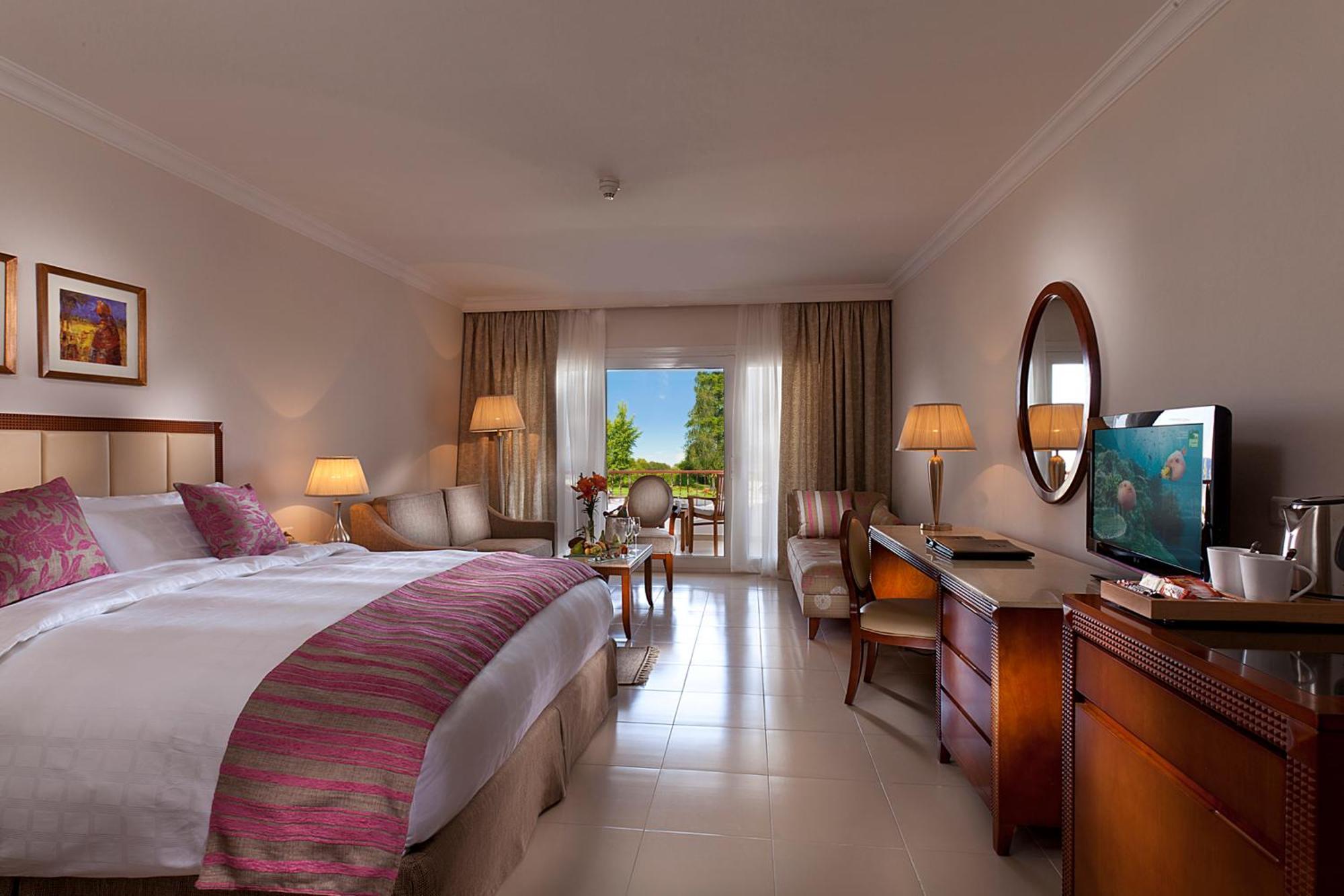 Baron Palace Sahl Hasheesh Hurgada Dış mekan fotoğraf A room at the hotel