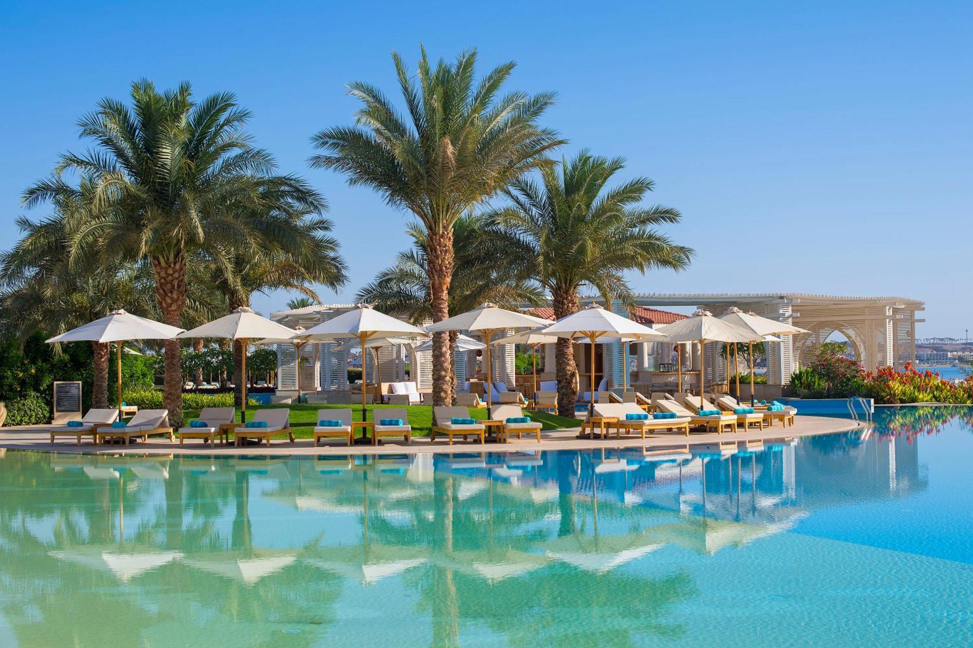 Baron Palace Sahl Hasheesh Hurgada Dış mekan fotoğraf The swimming pool at the resort