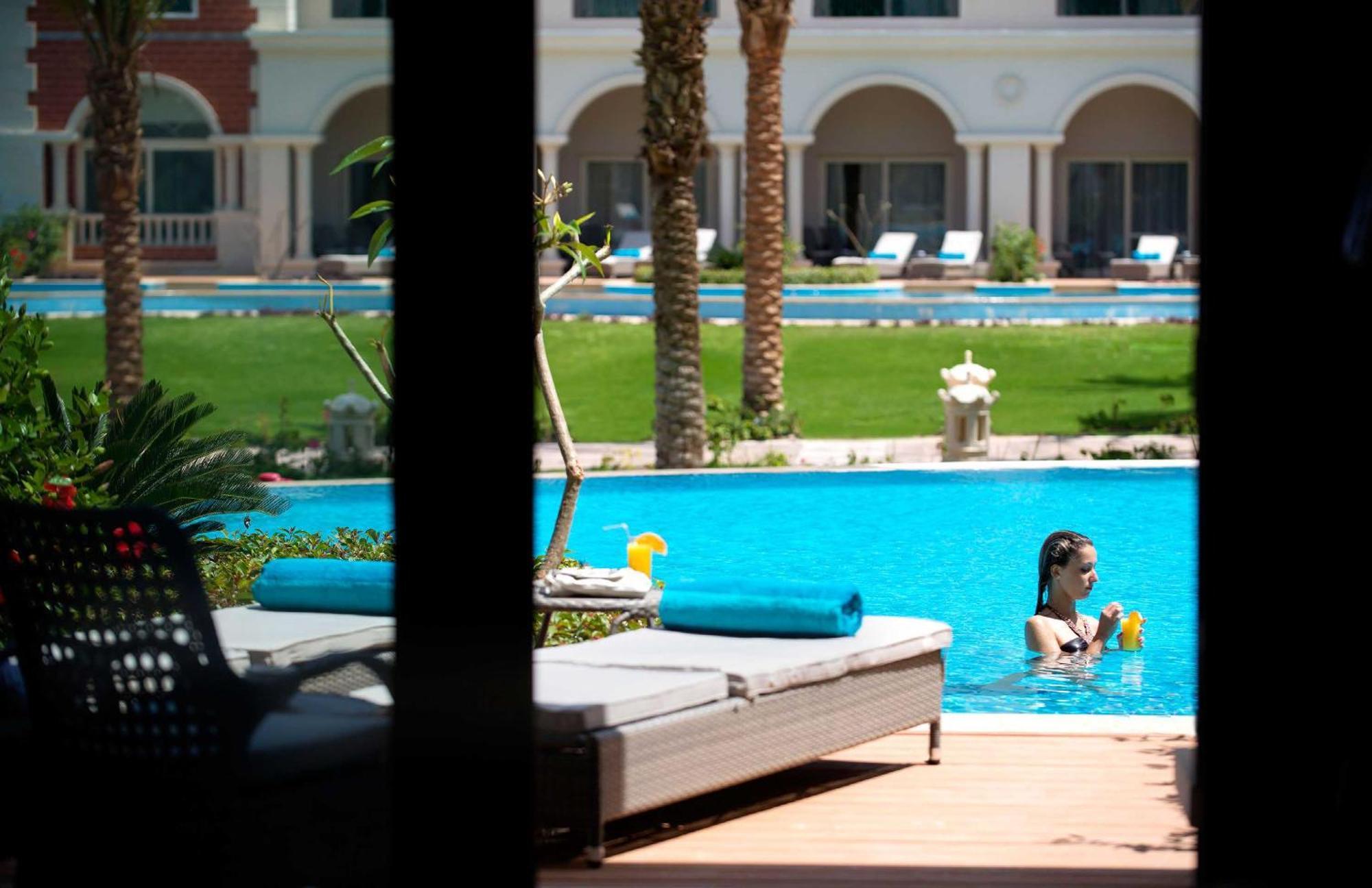 Baron Palace Sahl Hasheesh Hurgada Dış mekan fotoğraf The swimming pool at the hotel