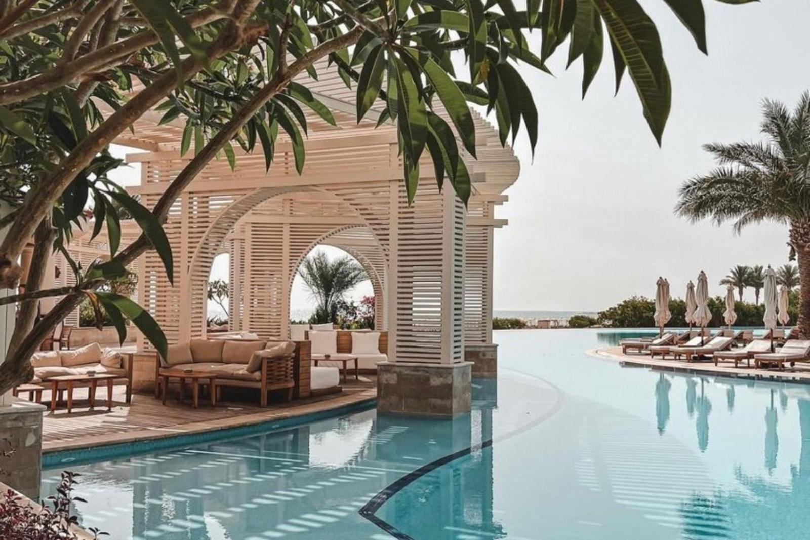 Baron Palace Sahl Hasheesh Hurgada Dış mekan fotoğraf The pool at the Jumeirah Beach Hotel