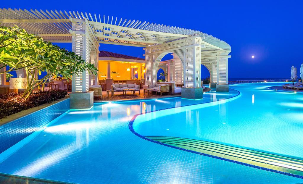 Baron Palace Sahl Hasheesh Hurgada Dış mekan fotoğraf The pool at the Sheraton Nha Trang Hotel & Spa Resort